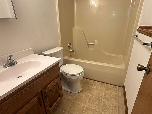 3rd image of 1383 Parkside Dr