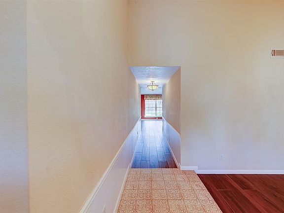 3rd image of 400 Broadmoor St