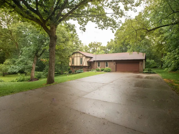 7943 W Bordeaux Dr, Dixon, IL 61021