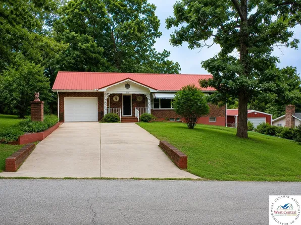 912 Elm Dr, Warsaw, MO 65355