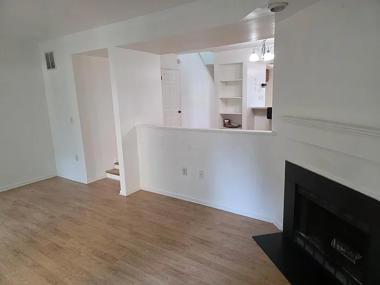 131 Freedom Ct — Photo 10