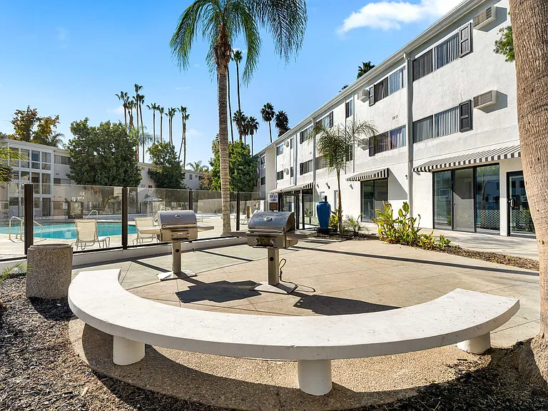 Summerview Beach Resort Luxury Apartments — Photo 30