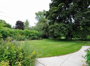 180 W Blackhawk Rd, Fox Pt, WI 53217