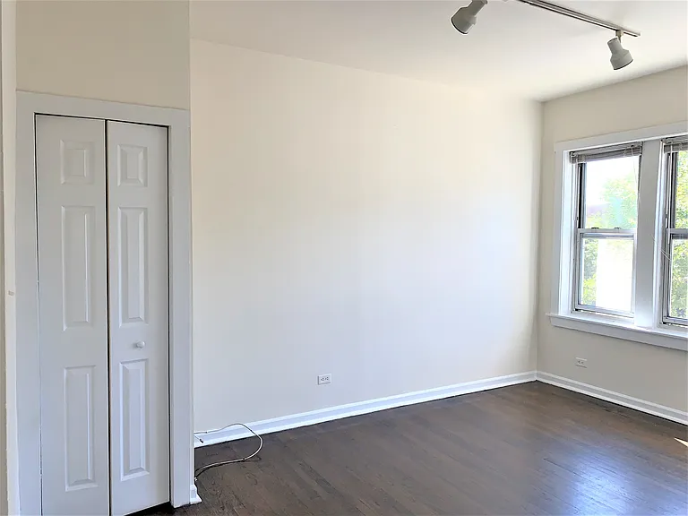4004 N Kenmore Ave #2S — Photo 3