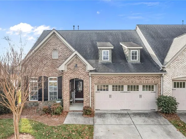 1950 Tweed Ln, Burlington, NC 27215