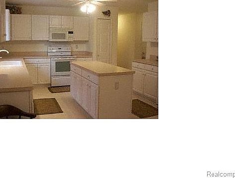 3rd image of 38097 Lantern Hill Ct
