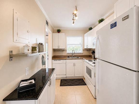 2nd image of 2651 SUNRISE LAKES Drive E #310