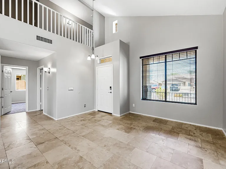3289 E Waterman St — Photo 4