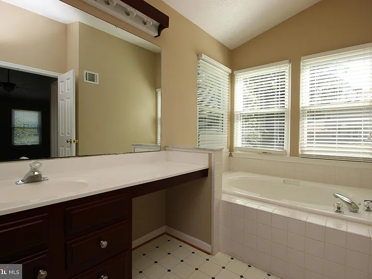 66 Larkwood Ct — Photo 19