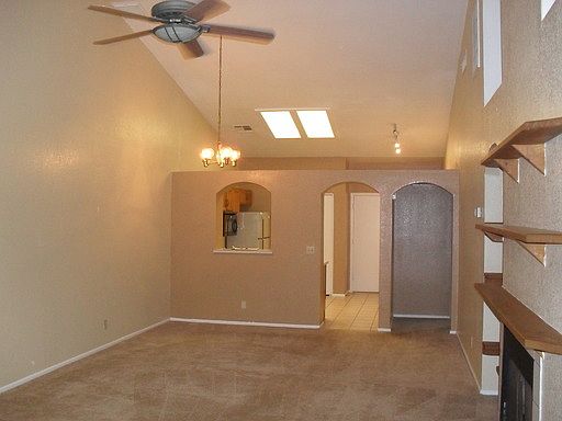 4th image of 924 E Park Ave