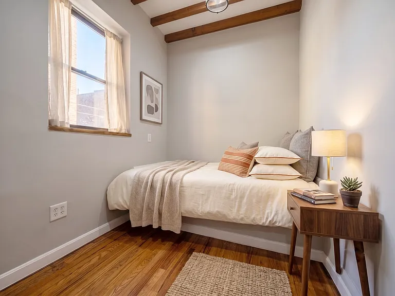 17 Van Buren St #1R — Photo 6