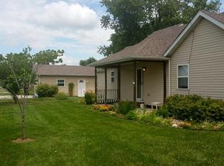 615 W Deck St, New Douglas, IL 62074