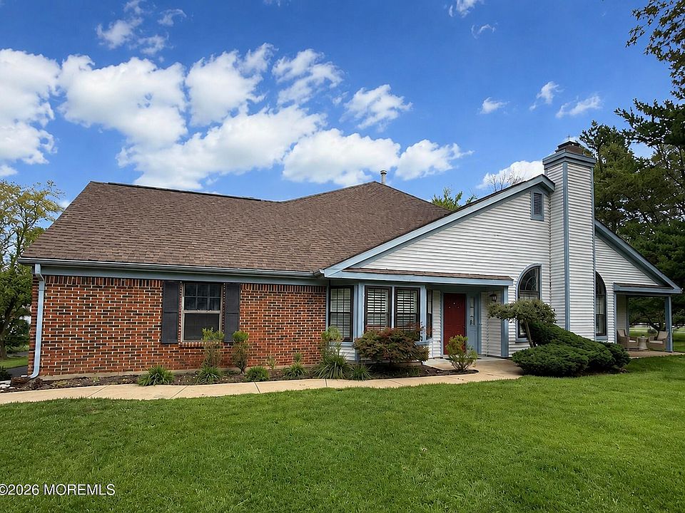 1st image of 17 Old Orchard Ln