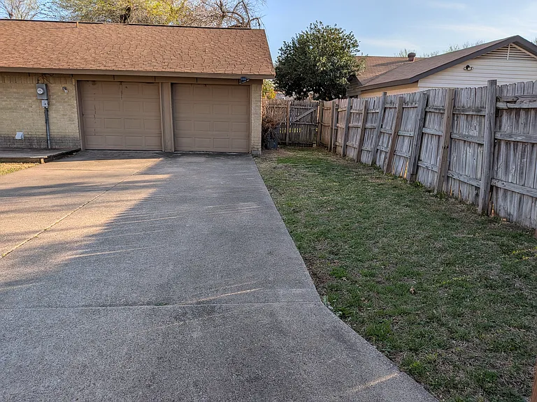 Baylor Dr — Photo 17