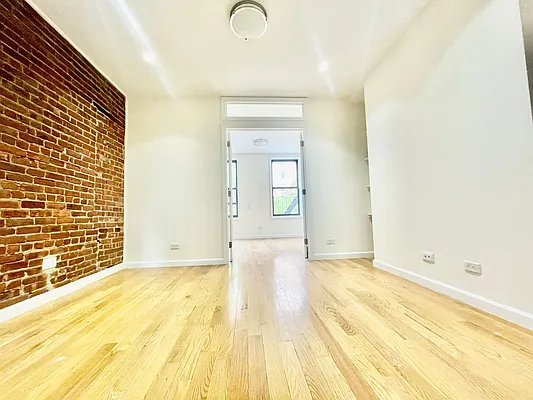 Rented by HOLTON REAL ESTATE INC. | media 12