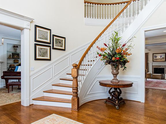 4th image of 1009 Majestic Oaks Way