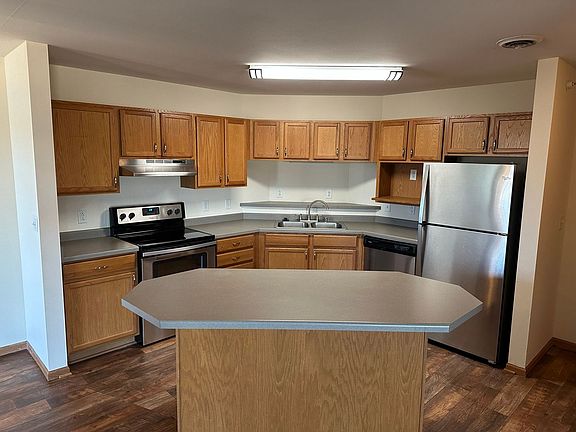 2nd image of 925 Harrington Dr APT 200