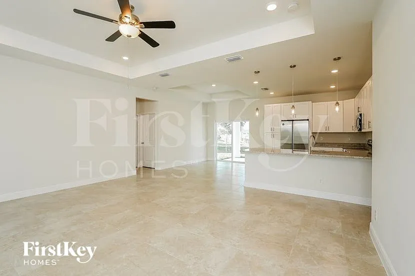 3 bed, 2.0 bath, 1464 sqft, $1,665 — Photo 3