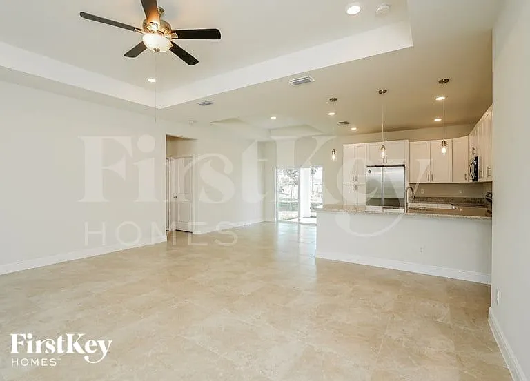 1706 NW 28th St — Photo 3