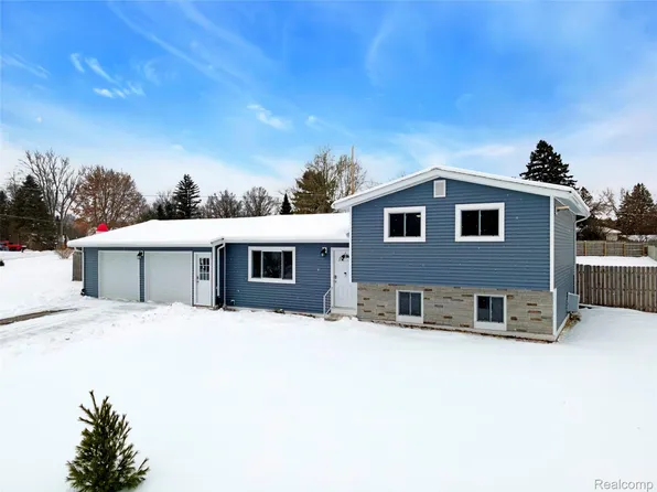 9488 Brookway Ct, Goodrich, MI 48438