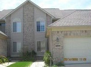 32653 Gateway Dr, Romulus, MI 48174