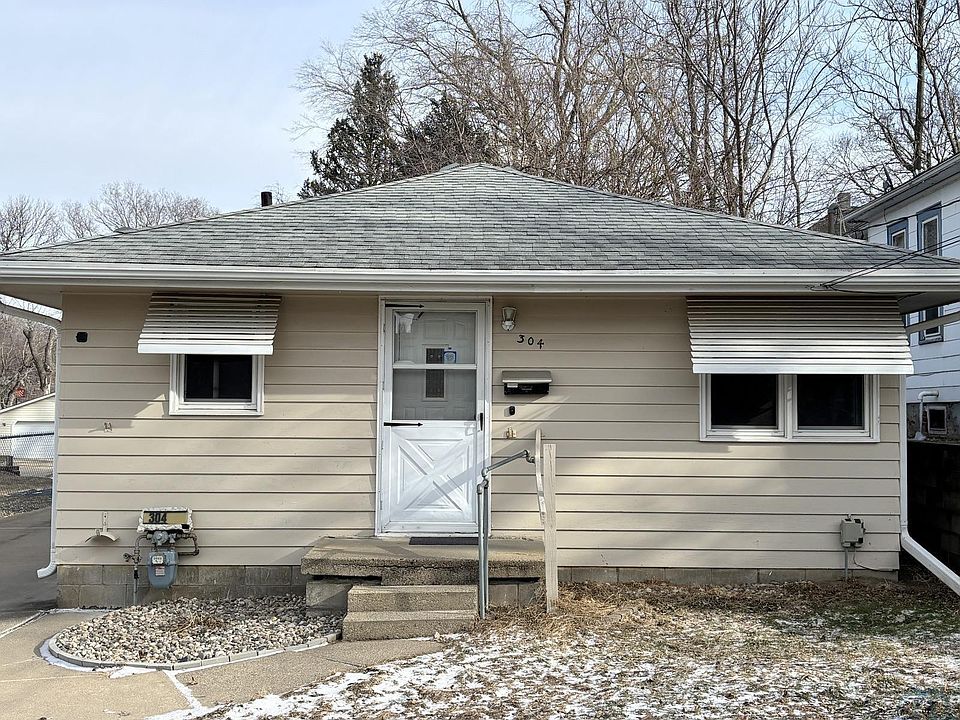 1st image of 304 S Helen St