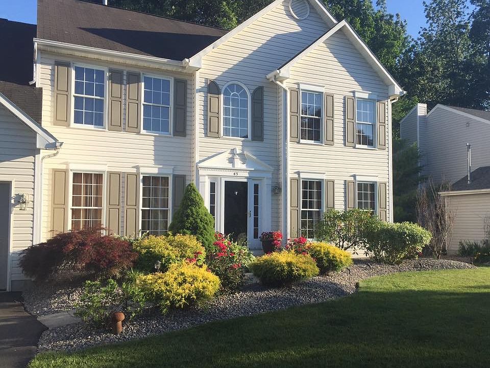 1st image of 45 Chaucer Cir