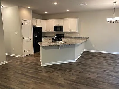 39060 Fairfield Dr — Photo 2