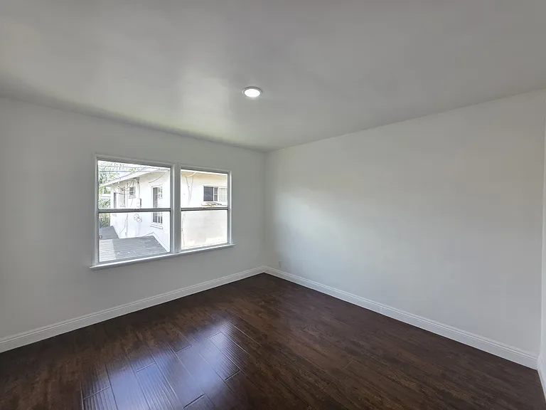 8706 Parthenia Pl #8 — Photo 13