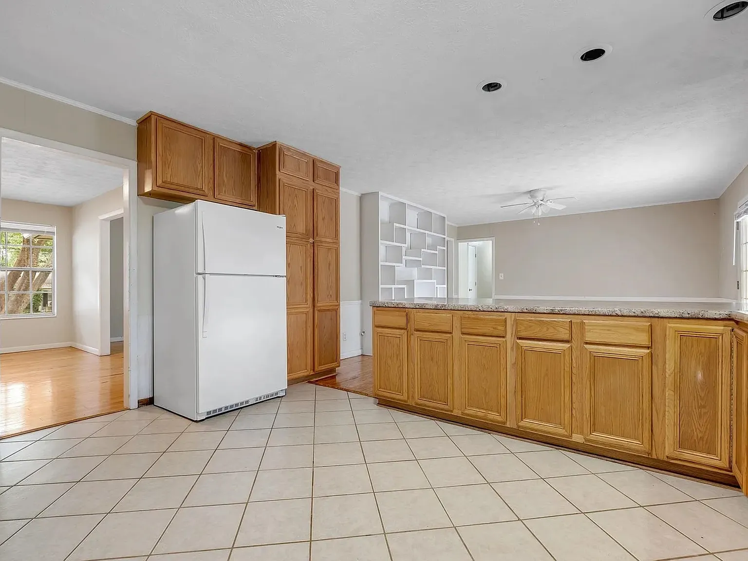4 bed, 1900 sqft, $2,295 — Photo 2