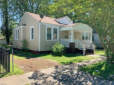 2nd image of 1705 Des Moines Ave