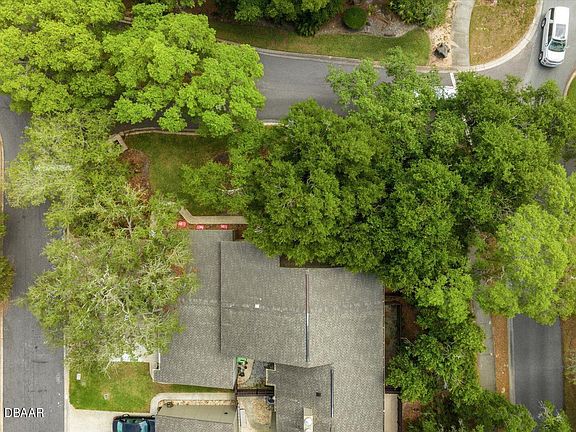 4th image of 2 Maplewood Trl
