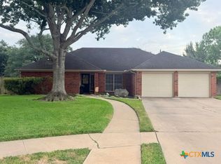104 Hamlet Ct, Victoria, TX 77901