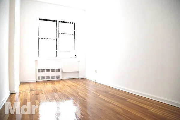 Rented by Mdrn Residential | media 2