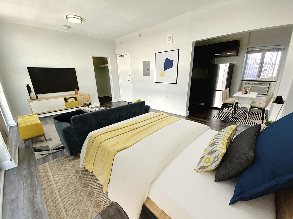 1st image of 1419 N Bronson Ave #301