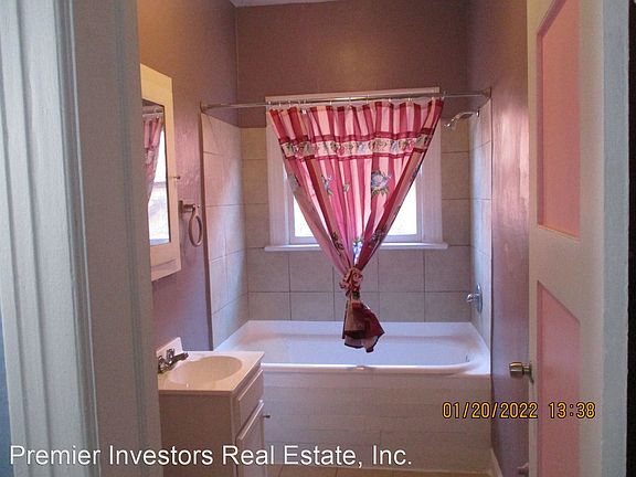3rd image of 210 N Kenmore Ave #10825455
