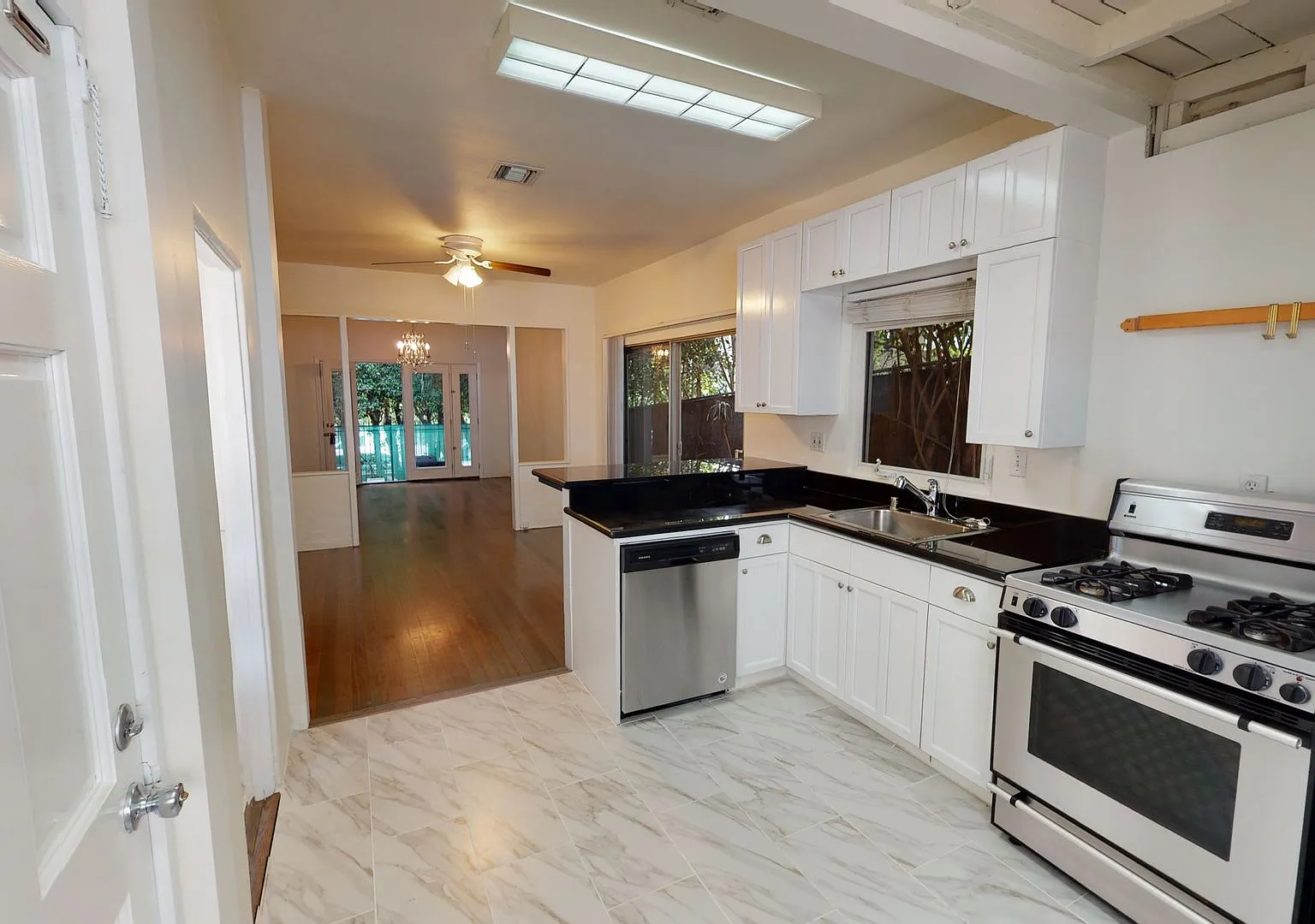 West Hollywood Oasis! *Free Rent* — Photo 2