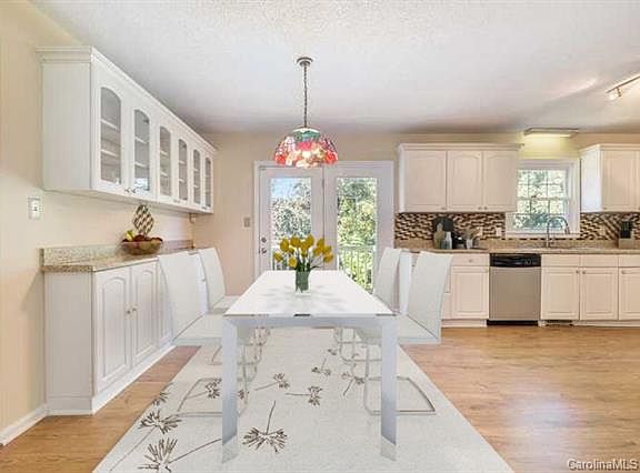 2nd image of 3123 Pinemont Ln