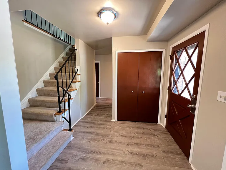 2382 Newbedford Dr — Photo 3