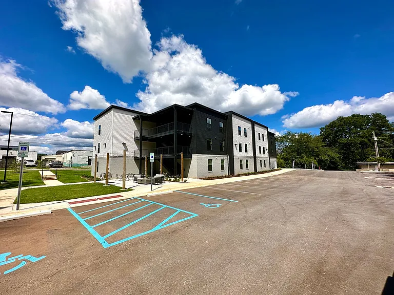 Avenue 6 - Luxury Apartments Downtown Huntsville South — Photo 41
