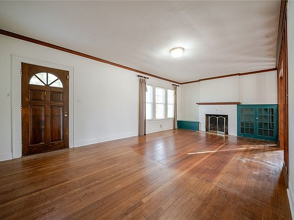 5th image of 205 E Cleveland St