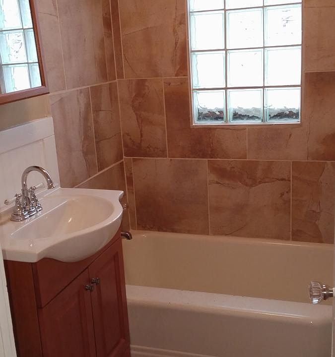 Full bath room