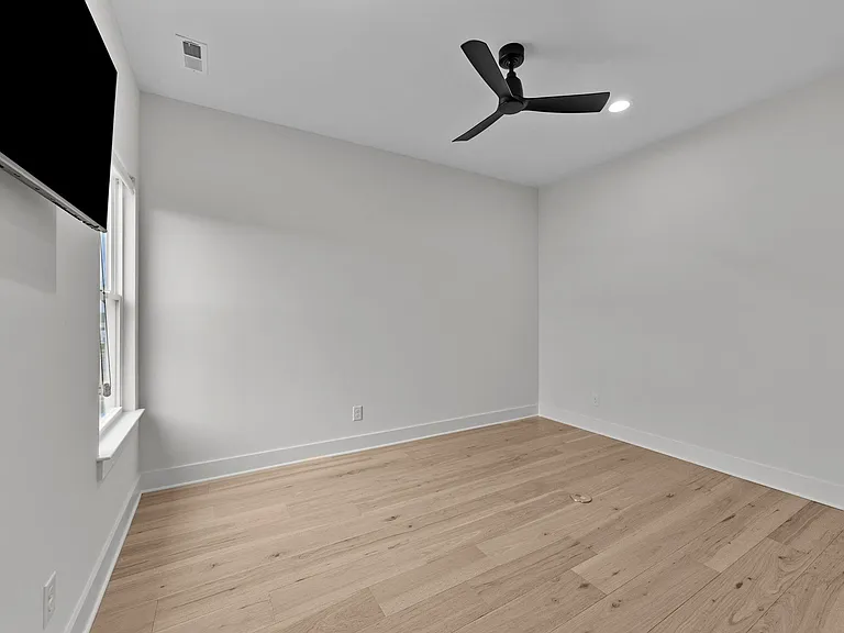 Secondary upstairs bedroom