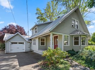 135 Foots Creek Rd, Gold Hill, OR 97525