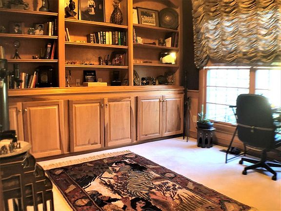 5th image of 6424 Meadow Glen Dr