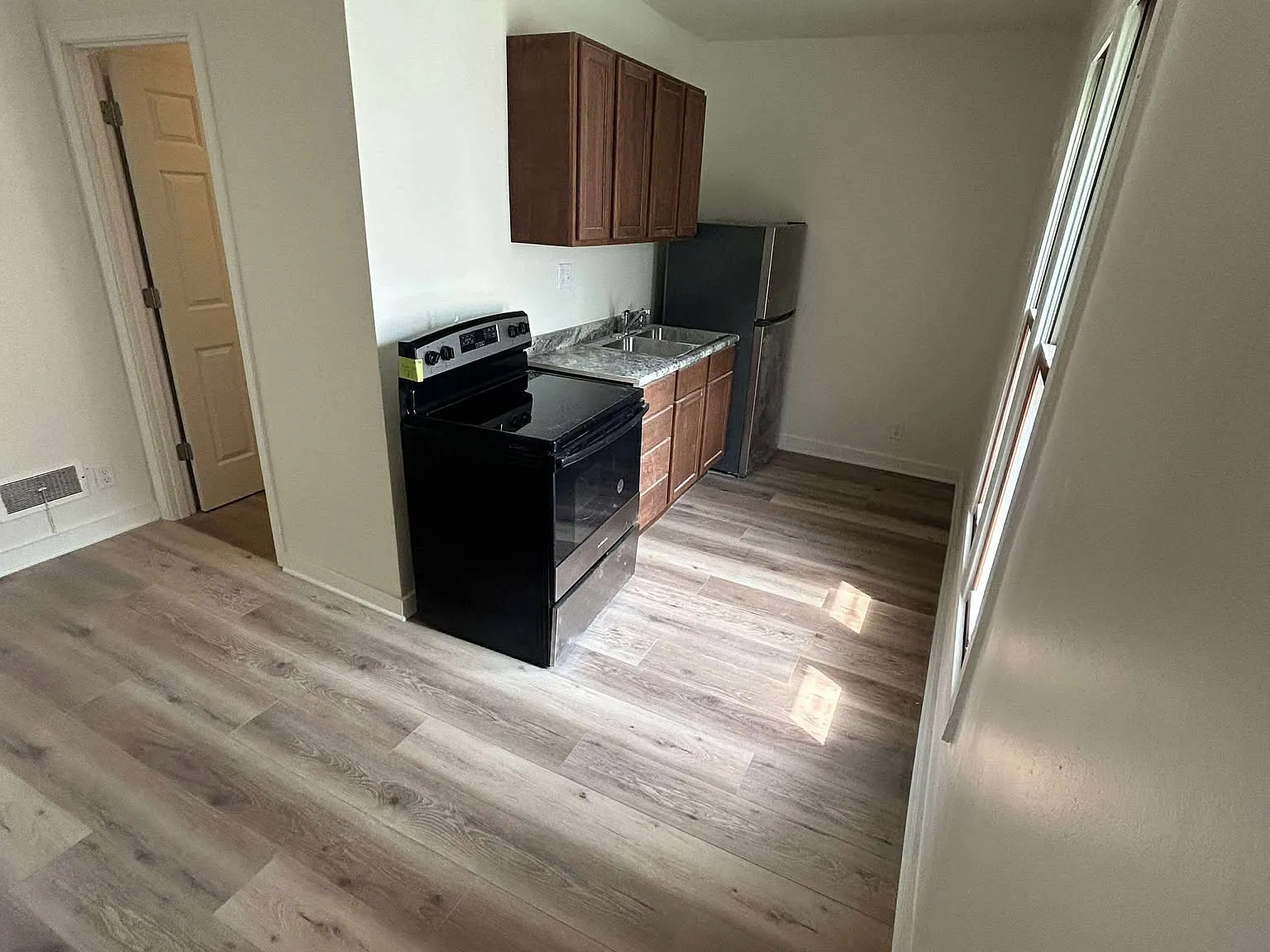 1 bed, 800 sqft, $850 — Photo 2