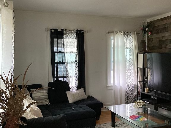 4th image of 528 Highland Ave