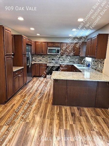 1st image of 909 Oak Vale