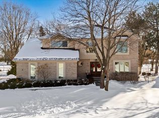 412 Shellbourne Dr, Rochester Hills, MI 48309
