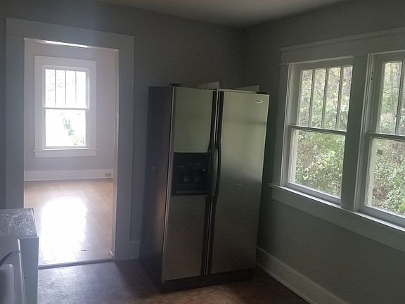 3rd image of 32 E 6th St
